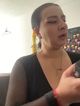 Abril Luv online show from October 6, 1:17 pm