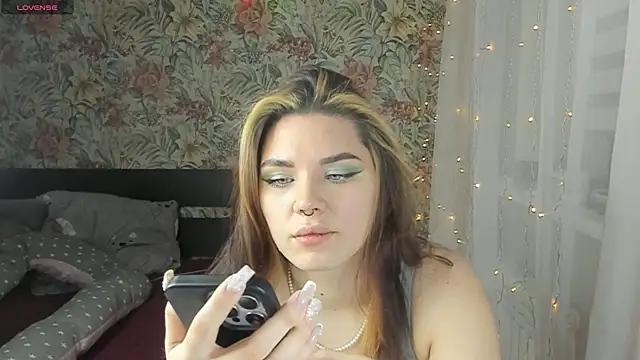 Molly  Miller online show from January 14, 8:03 pm