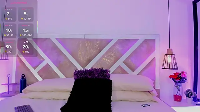 ZiaCalifa online show from April 8, 11:45 am