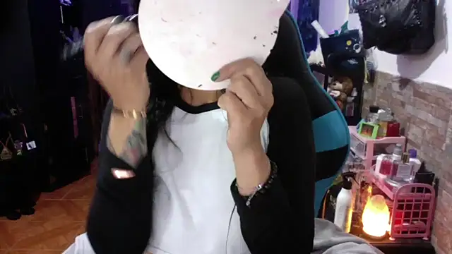 AngelaQueen  online show from April 15, 5:35 pm