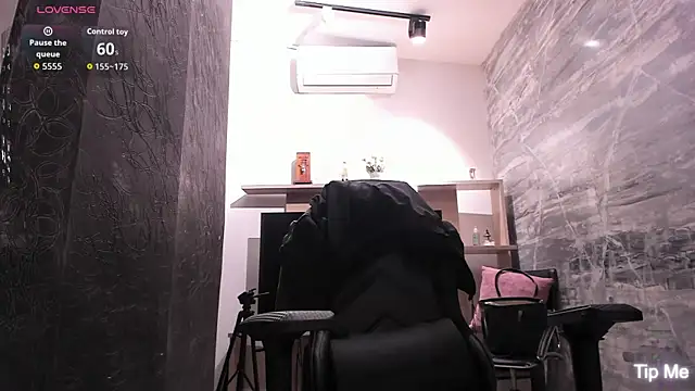 LunaBaker-1 online show from December 20, 10:47 pm