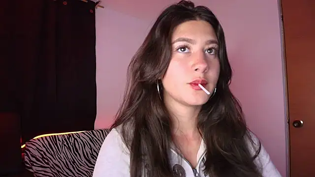 kisstarxxx online show from December 17, 3:44 am