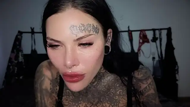 claudiacvc95 online show from April 15, 8:04 am