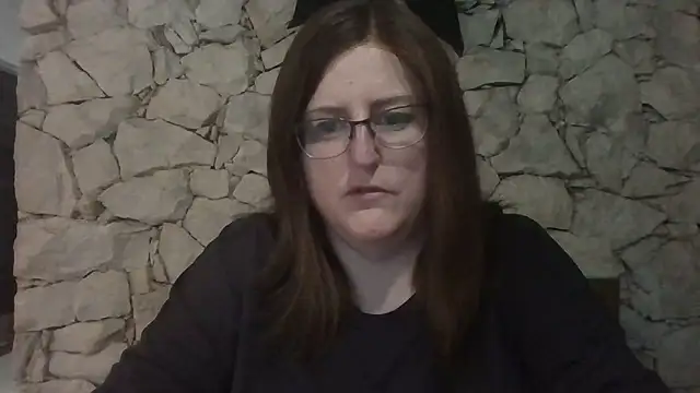 Madeline Beau online show from November 6, 5:30 pm