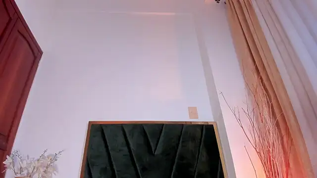 Snapshot of NoraDasilva chatting on October 10, 12:59 am NoraDasilva online show from October 10, 12:59 am