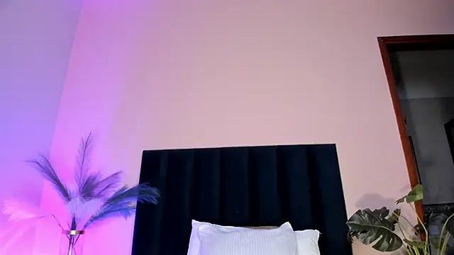 NoraDasilva online show from April 8, 12:57 am