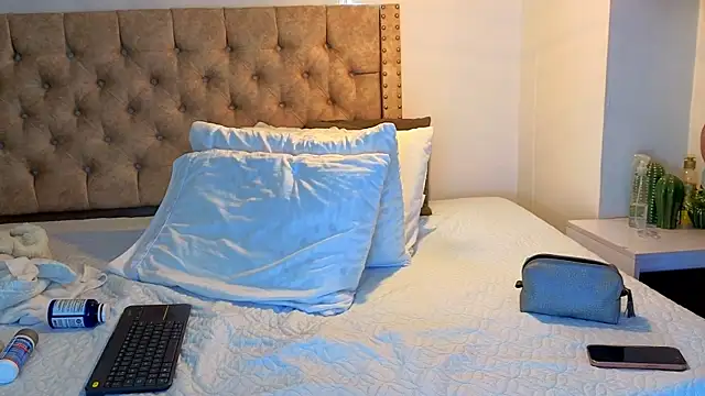 KeryHillson online show from January 11, 1:49 pm