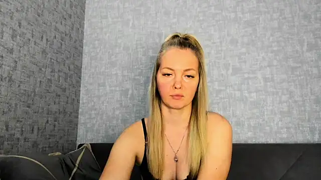 iam Venus online show from April 9, 11:59 am