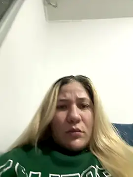 Snapshot of Celestedubois chatting on October 13, 11:51 pm Celestedubois online show from October 13, 11:51 pm