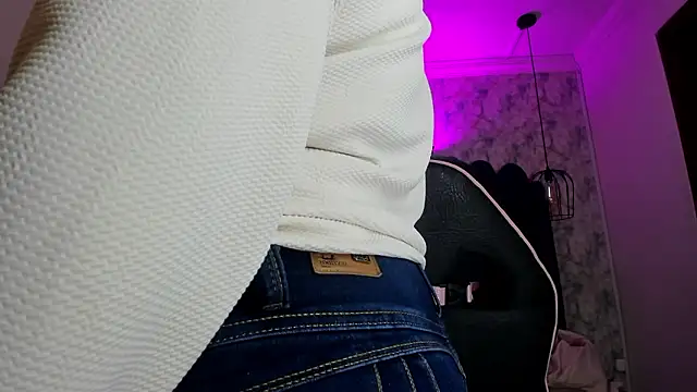 nalalye cruzz  online show from February 8, 2:59 am