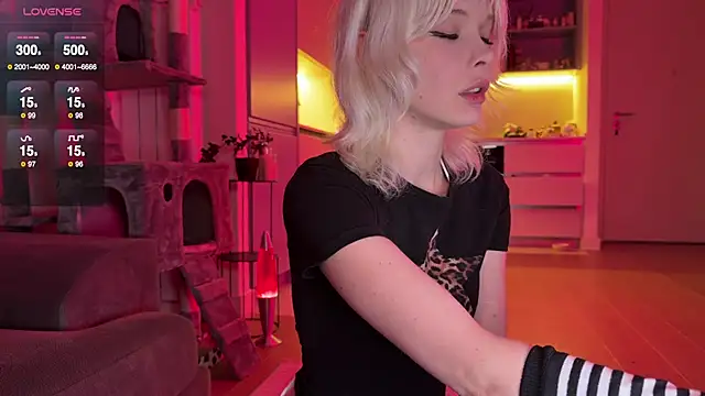 neon demon online show from April 12, 6:43 pm