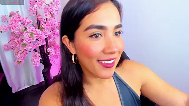 KAROLIVONNE online show from July 2, 4:57 pm