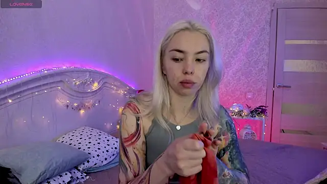 LillyMoure  online show from September 25, 1:04 am