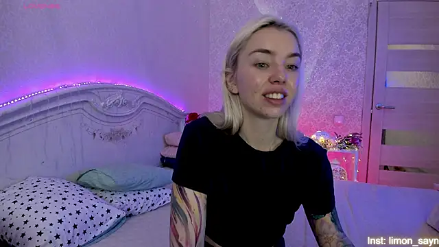 LillyMoure  online show from September 12, 1:28 am