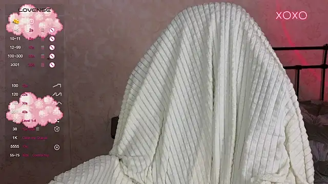 Snapshot of lil_luna_x chatting on September 15, 8:38 pm lil luna x online show from September 15, 8:38 pm