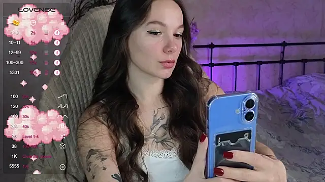 lil luna x online show from April 15, 6:41 pm