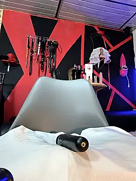 Snapshot of mal_x chatting on September 30, 2:01 pm mal x online show from September 30, 2:01 pm