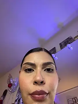 GigiiStone online show from December 17, 9:52 pm