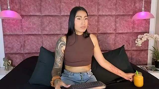 Taly Fox online show from June 3, 10:15 pm