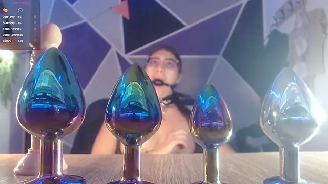 DaMikaela  online show from October 15, 7:05 pm