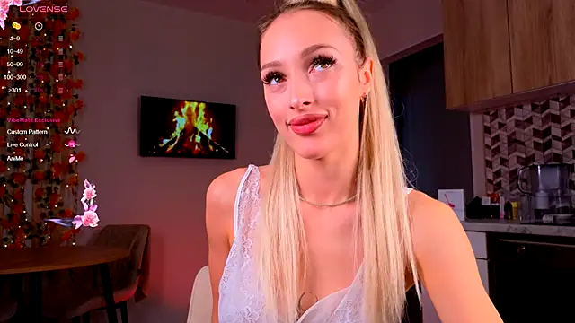 Snapshot of Lana_me chatting on October 20, 2:47 am Lana me online show from October 20, 2:47 am