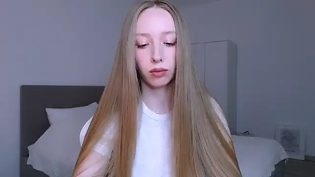 Luna insniity online show from March 18, 9:09 pm