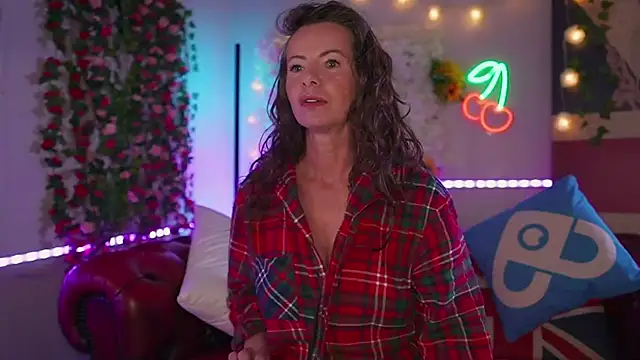 AmicaBentley online show from March 23, 7:03 am