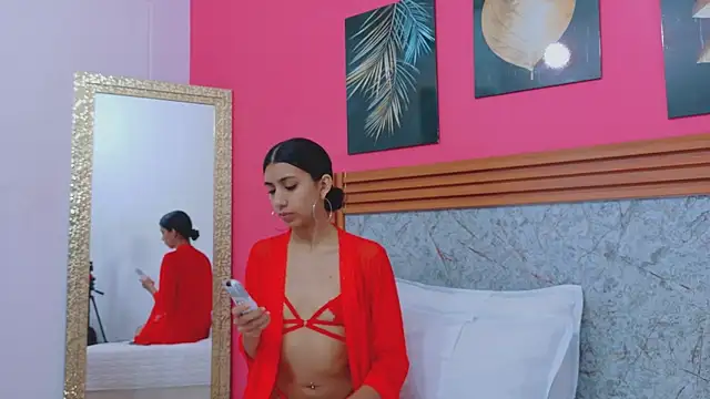 littlee emilyy  online show from March 31, 1:11 pm