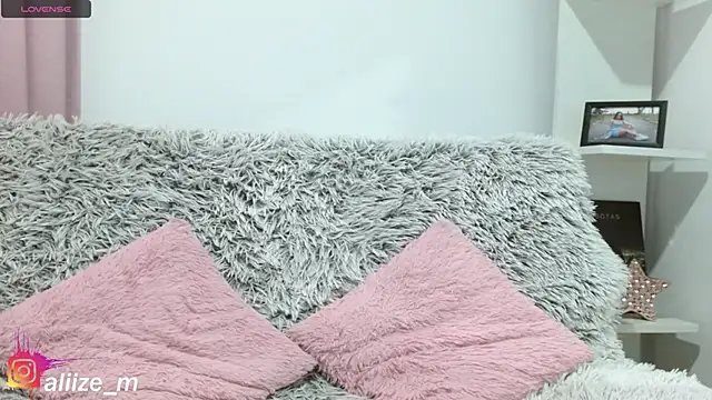 aliicee m online show from October 3, 7:30 pm