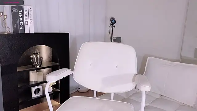 lvy-w online show from November 18, 3:46 pm