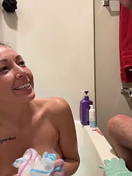 Snapshot of MnM4ever chatting on November 1, 8:29 am MnM4ever online show from November 1, 8:29 am