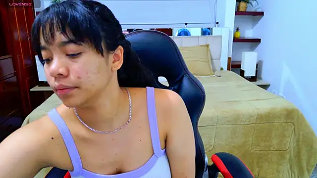 laureentt  online show from December 3, 3:09 am