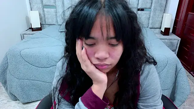 laureentt  online show from February 26, 3:38 am