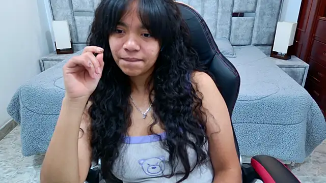 laureentt  online show from February 12, 3:41 am