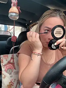 Danielavegax online show from April 18, 3:36 pm