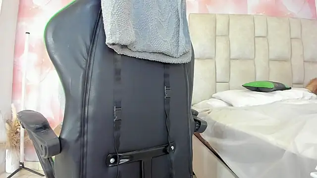 Snapshot of aida_rose_ chatting on October 7, 5:28 pm aida rose online show from October 7, 5:28 pm