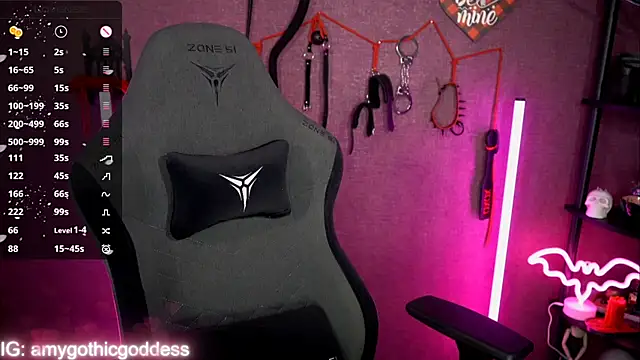 amywhitenessxx online show from March 20, 12:43 pm