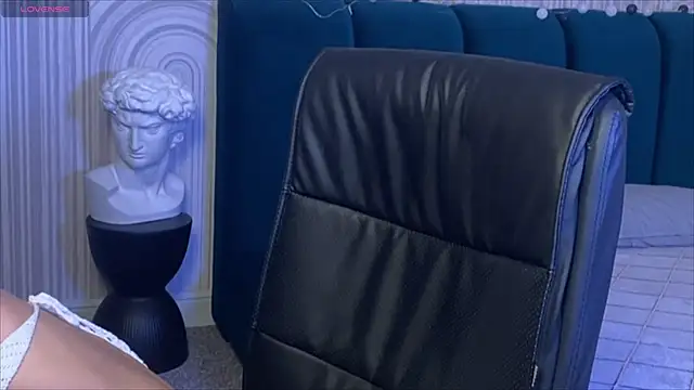 viviann evans online show from November 6, 1:55 am