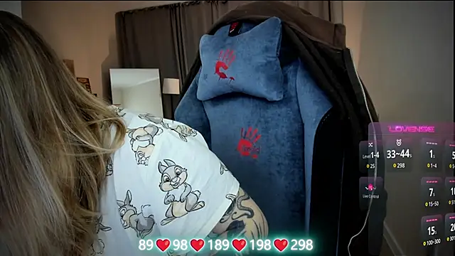 Olivia Munk online show from December 16, 3:45 am