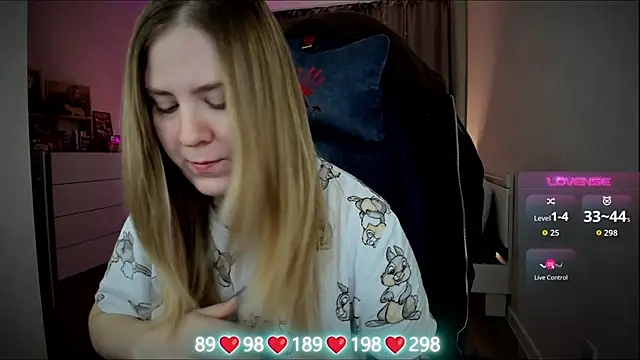 Olivia Munk online show from December 17, 4:05 am