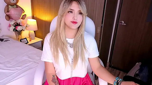 KiimTyler  online show from March 21, 3:00 am