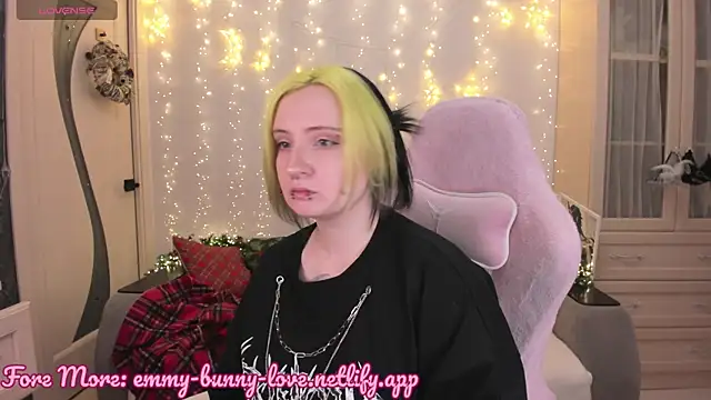 EmmyBunny online show from January 8, 4:22 pm