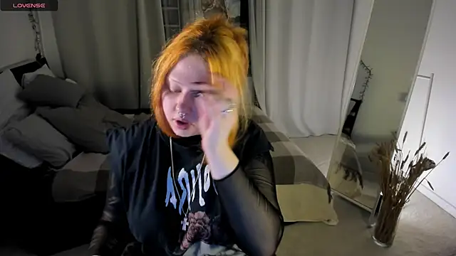 bitchofsun  online show from October 16, 4:31 pm