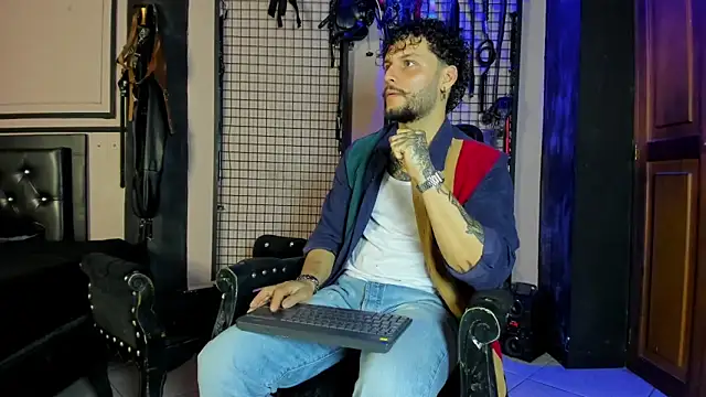 Twisted Fantasy online show from April 17, 3:41 am