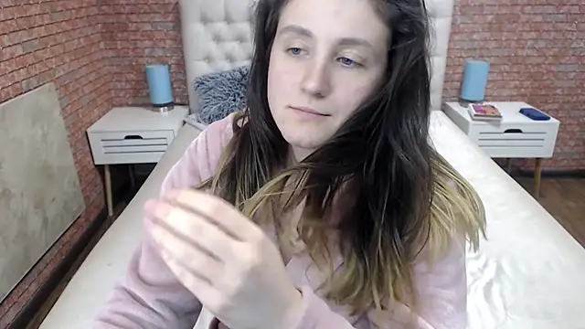 Snapshot of Holliy_Cooper chatting on September 18, 1:53 pm Holliy Cooper online show from September 18, 1:53 pm