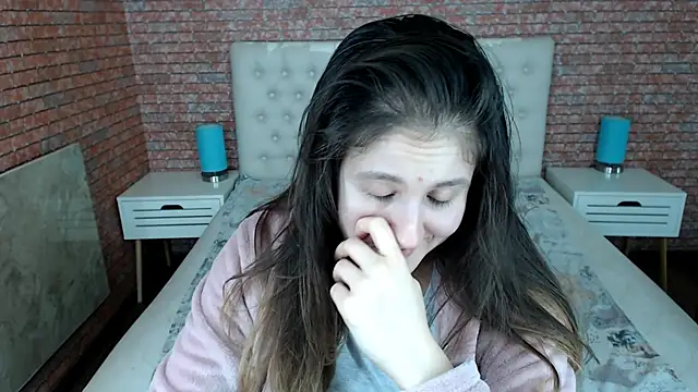 Holliy Cooper online show from November 25, 1:35 pm