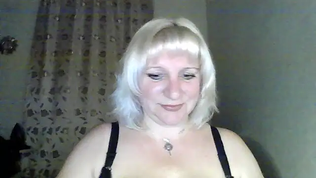 Snapshot of MeilomaWesa chatting on October 19, 9:17 pm MeilomaWesa online show from October 19, 9:17 pm