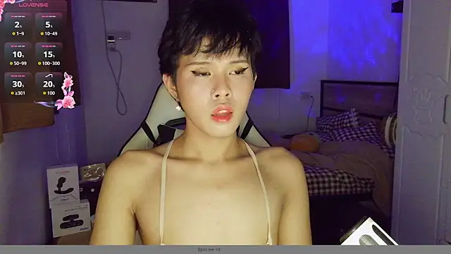 Plaxtique online show from February 3, 4:12 pm