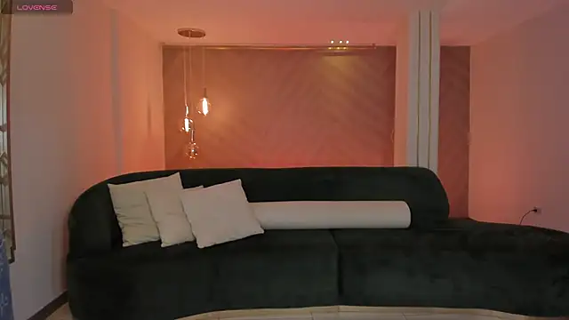 LizzHamilton   online show from September 9, 8:52 pm