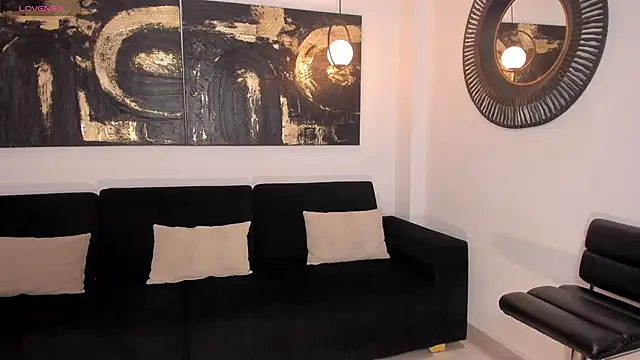 LizzHamilton   online show from April 13, 10:43 pm